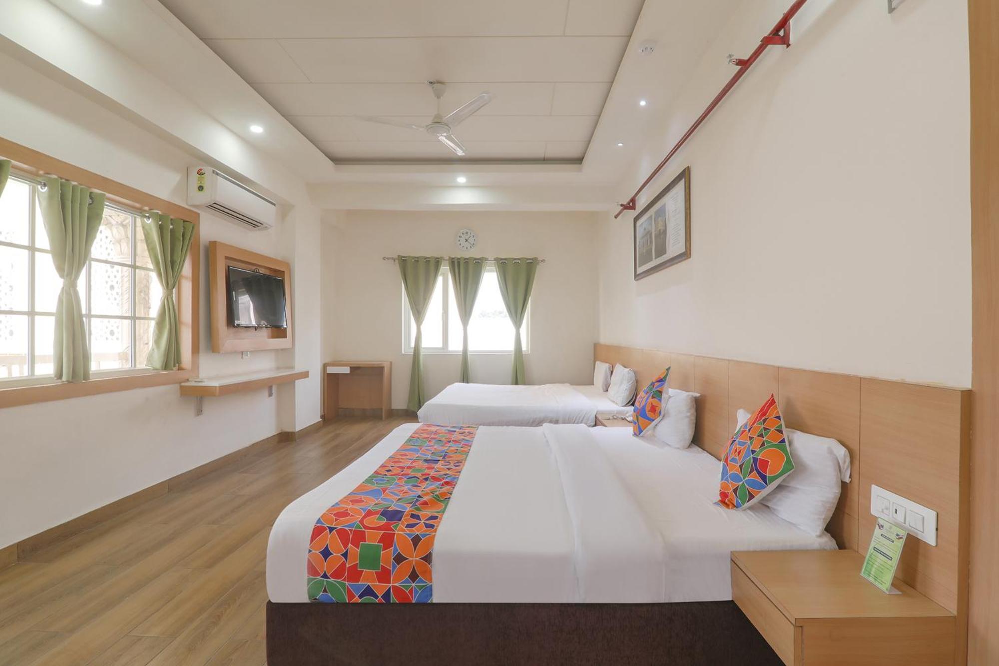 Fabhotel Raghubar Kripa Lucknow Exterior foto